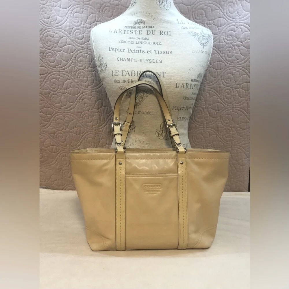 Coach Y2K Gallery tote Soft leather beige/Nude